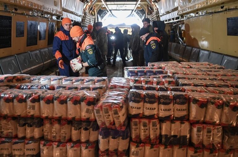 Гуманитарные грузы поедут под вооруженной защитой МЧС