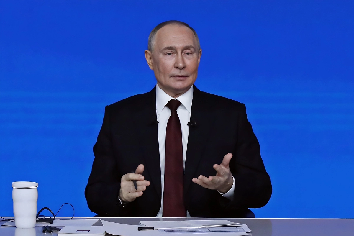 Песков: Путин в контакте с новыми членами кабмина, встречи не нужны