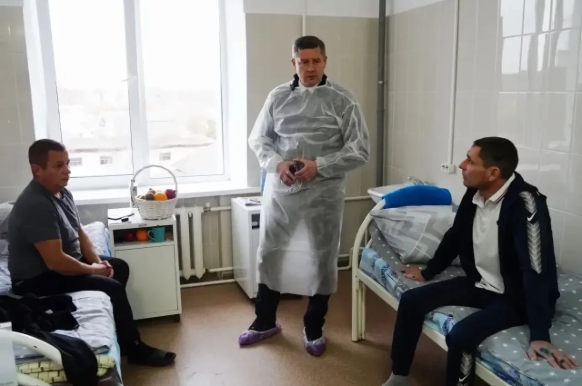 Губернатор Брянской области навестил пострадавших при атаке на автобус