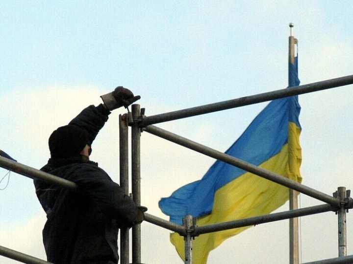 В Киеве третий день закрыт один из мостов