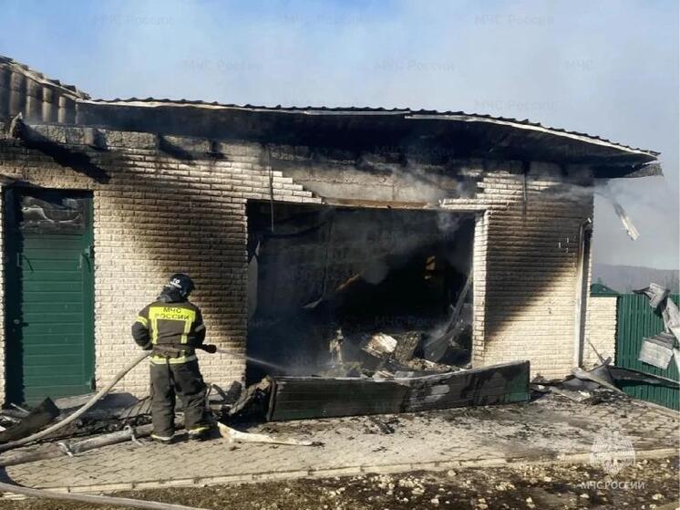 В Орловской области пожарные спасли жилой дом от огня