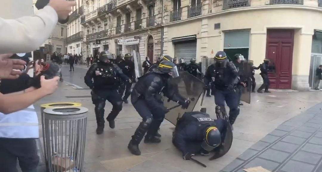 Более 1300 человек задержали во Франции после новой волны массовых протестов
