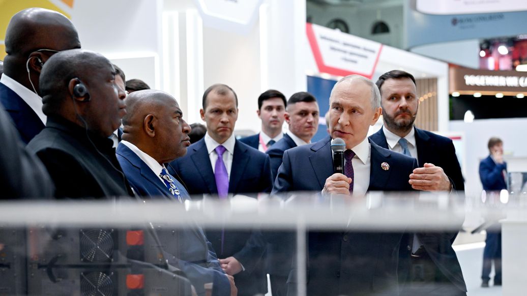 Песков назвал Путина доминирующим экскурсоводом