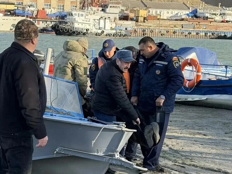 В Ростове мужчина потерял сознание в лодке, пока рыбачил на Дону