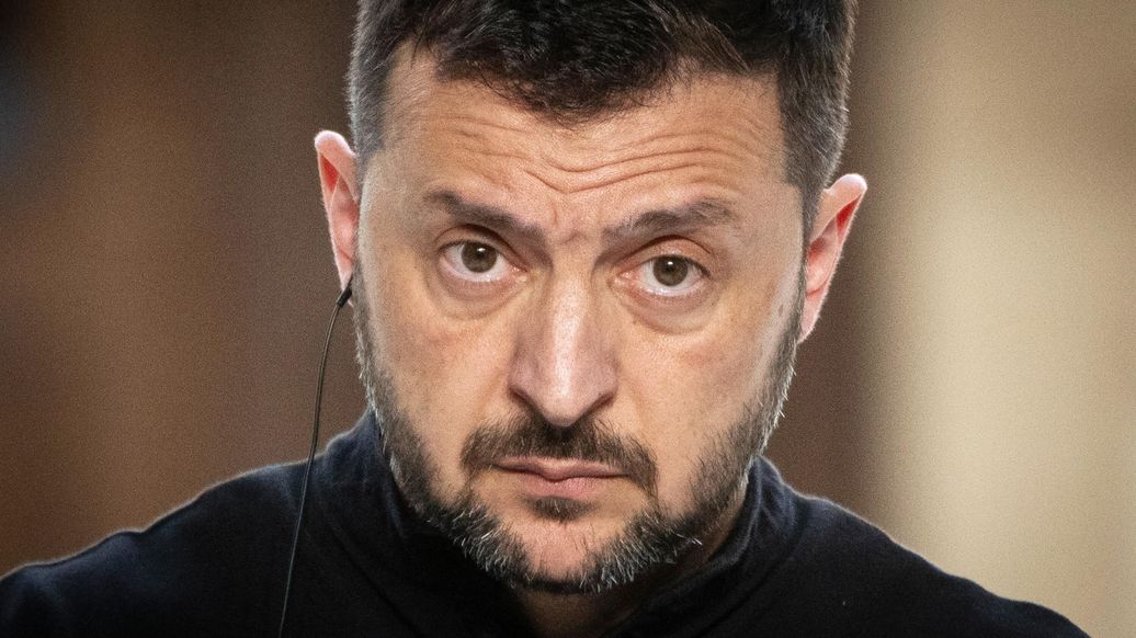 Это не оговорки. Олейник объяснил, почему Зеленский "не дружит" с мовой