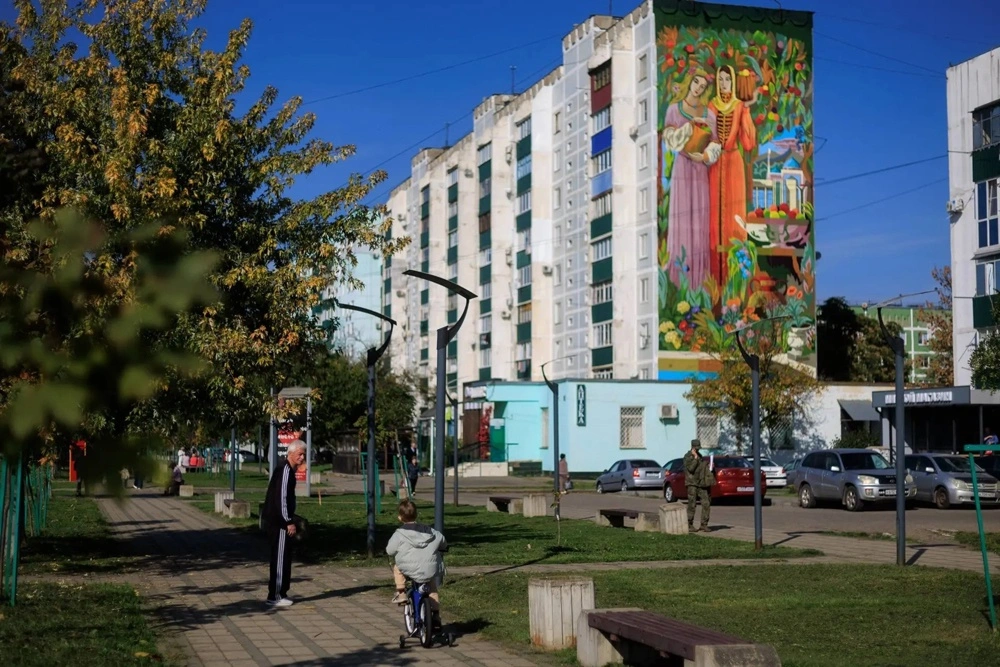 В рамках развития туристического кода на въезде в Майкоп появился мурал "Дружба"