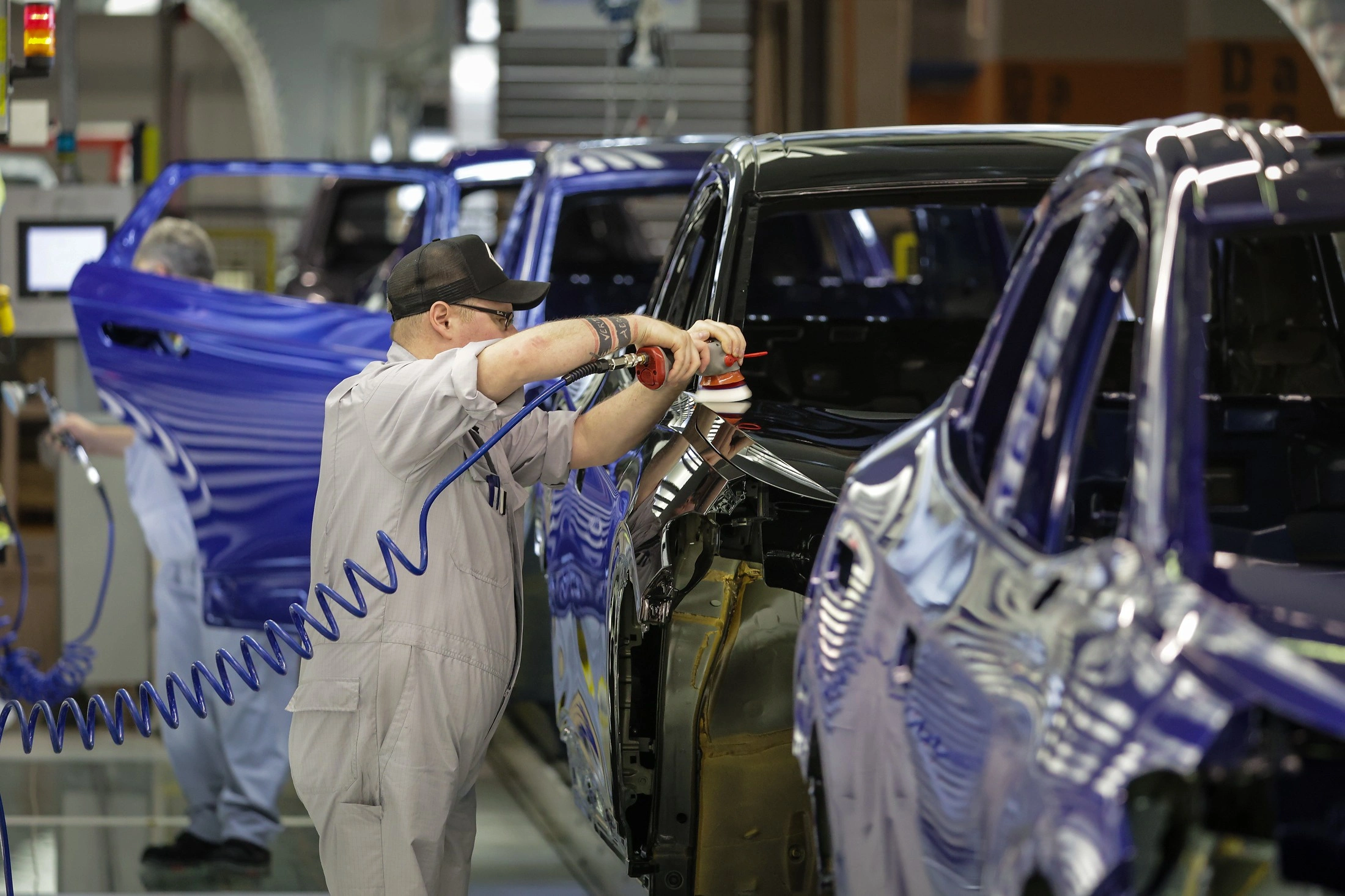 Volkswagen хочет уволить еще 12 тысяч человек