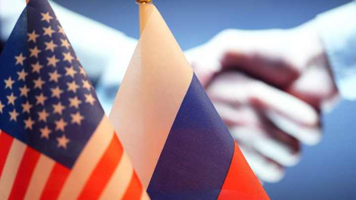 Ушаков сообщил об обсуждении Россией и США снятия санкций с РФПИ
