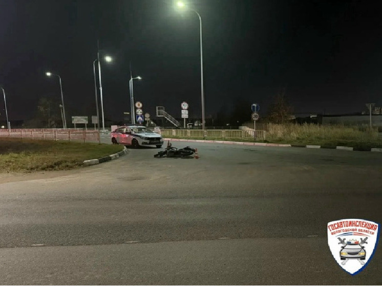 На улице Рыбинской в Череповце женщина на мотоцикле попала в ДТП