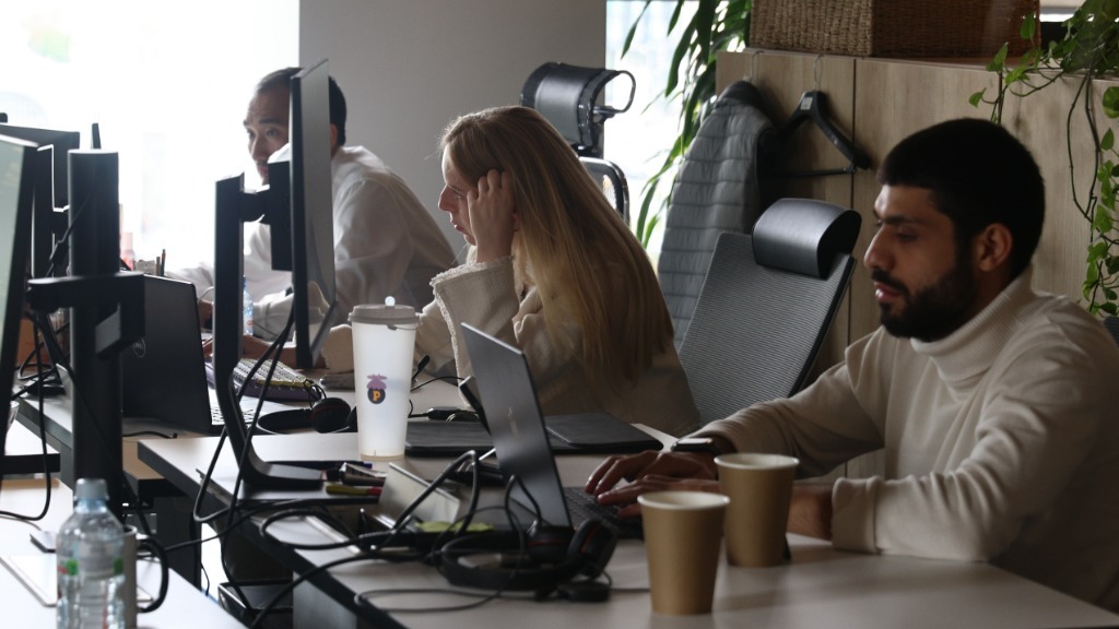 Forbes: около 30% сотрудников боятся разучиться работать без ИИ