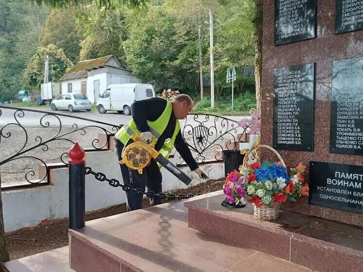 В Сочи благоустраивают улицы, памятники и детские площадки