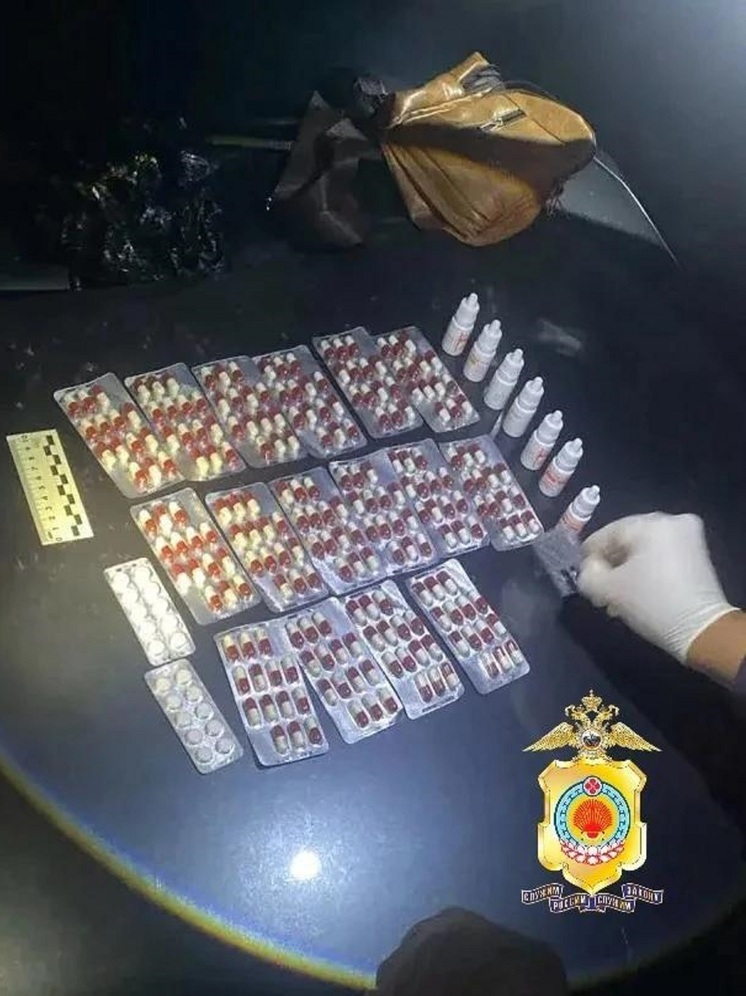 В Калмыкии задержали двоих подозреваемых в незаконном обороте наркотиков