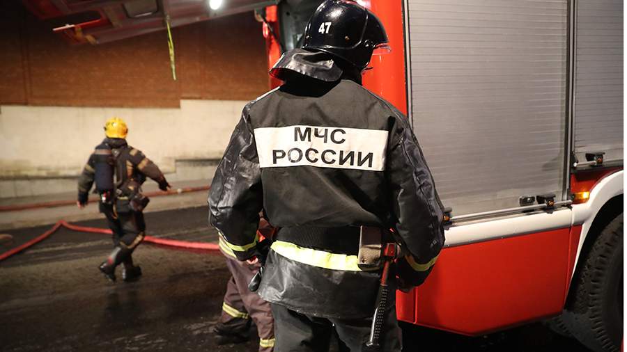 Несколько машин загорелись в Липецке из-за падения обломков БПЛА на парковку