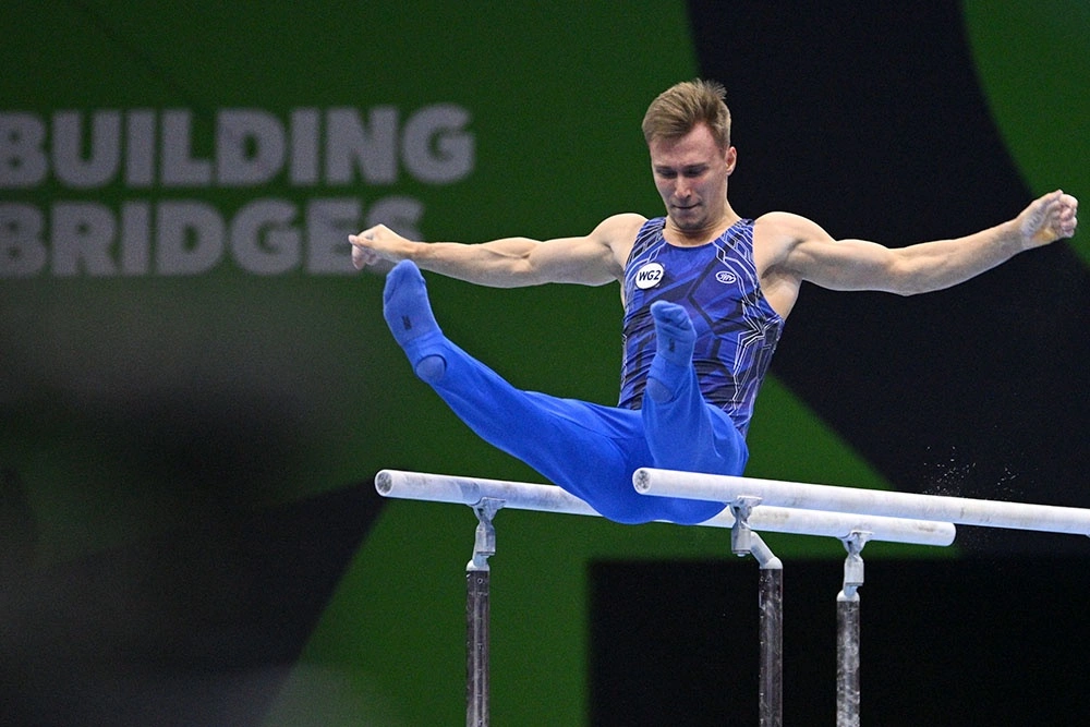 Даниел Маринов выиграл бронзу ЧМ в упражнении на брусьях