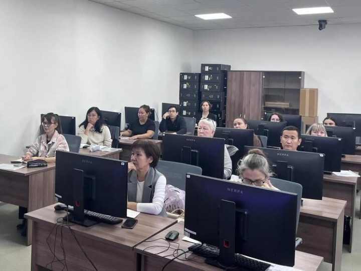 Учителя математики в Калмыкии смогут преподавать физику и информатику