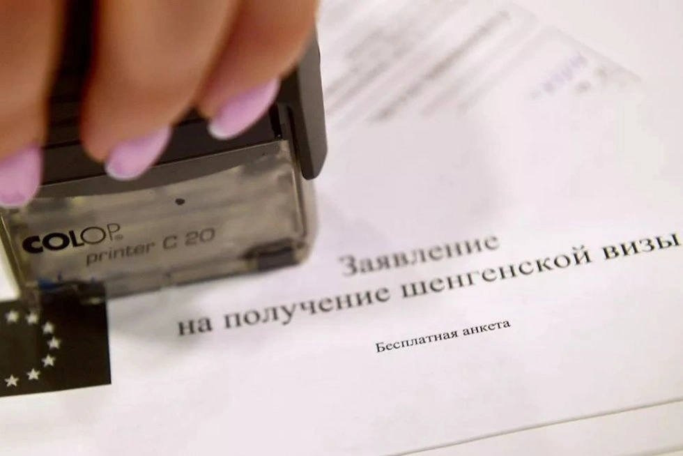 В РСТ назвали стоимость визы в Черногорию для россиян