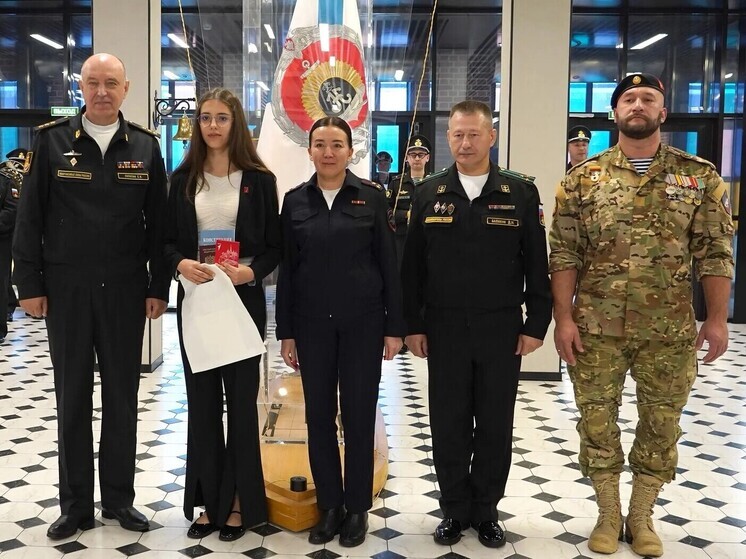 Юным калининградцам вручили паспорта в стенах Нахимовского училища