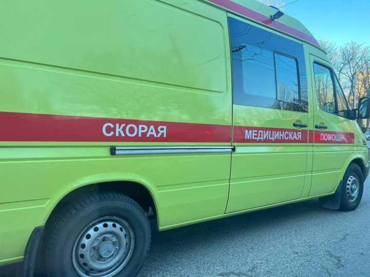 В Ставрополе при развороте столкнулись две иномарки: водитель «Рено» в реанимации