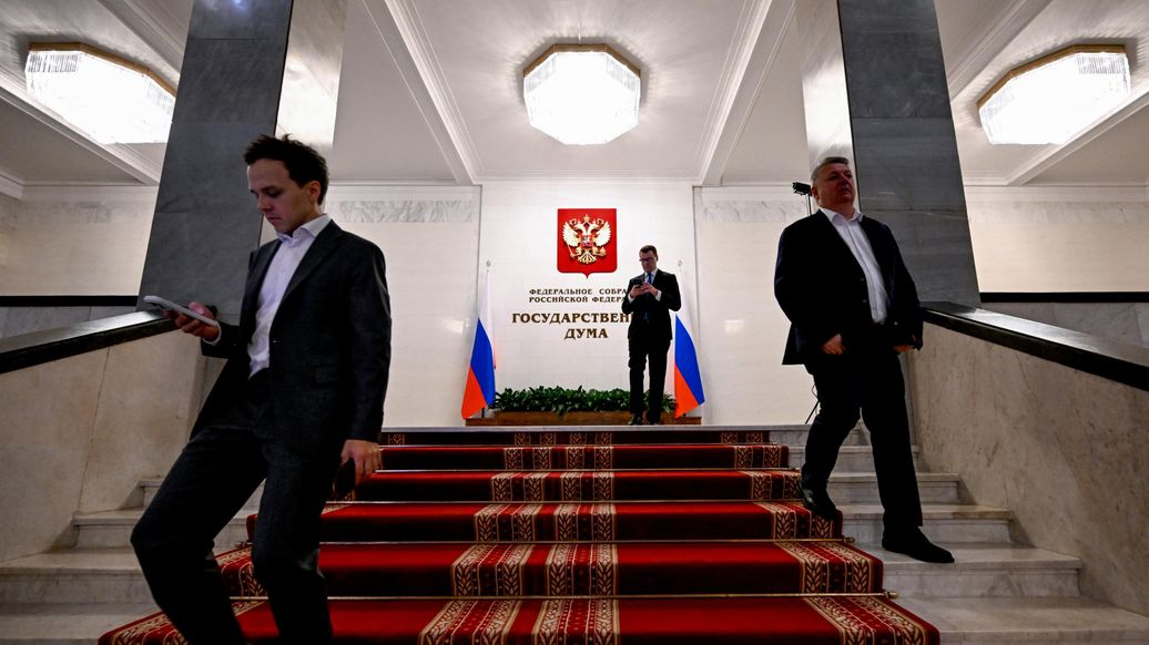 Госдума: работа по сменному графику перед праздниками сокращается на час
