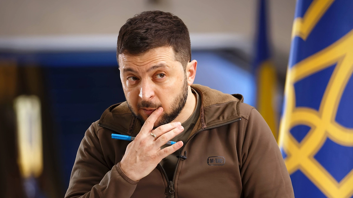 «Это не цирк, а идеология»: Почему Зеленский тайно говорит по-русски с помощниками