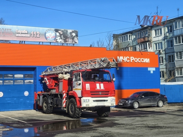 Калужские спасатели вывели из огня двух детей