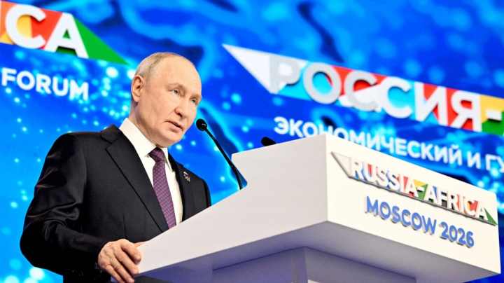 Путин ознакомился с выставкой "Платформа суверенного развития"