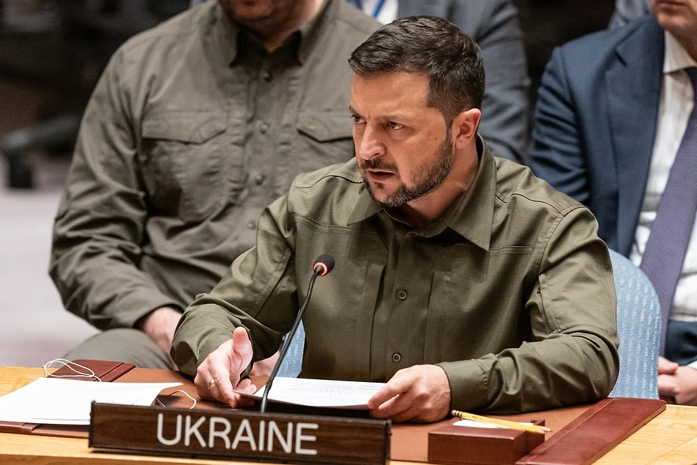 «Может ли он подписывать документы?» В ГД напомнили Зеленскому о проблеме легитимности