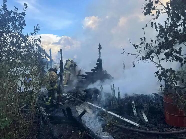 Ленинградские спасатели за сутки потушили 16 пожаров и оказали помощь в 6 ДТП