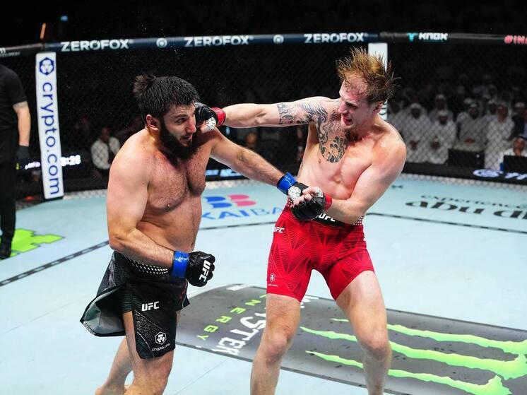 Дагестанский тяжеловес проиграл соотечественнику на турнире UFC