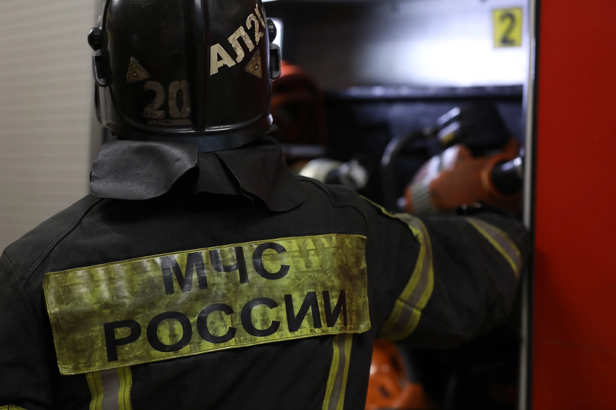 В Иванове при обрушении на крупном пожаре погиб пожарный, четверо пострадали