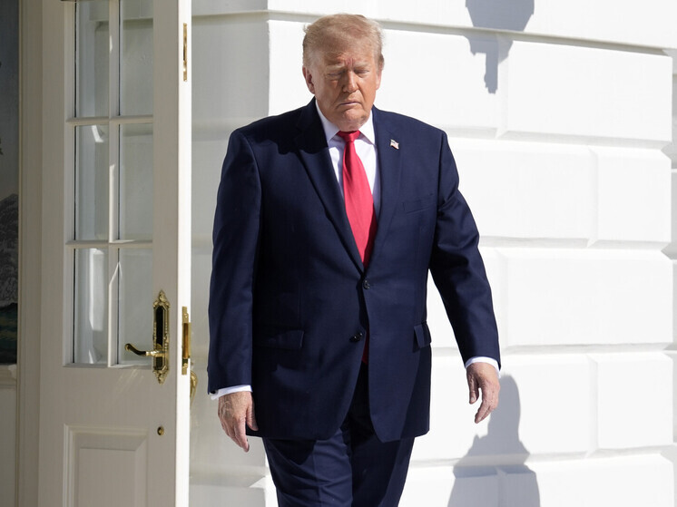 Трамп вновь предложил назвать Ормузский пролив в свою честь