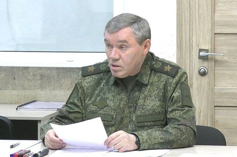 Герасимов: ВС РФ обеспечат безопасный проход гуманитарной колонны в Алешки