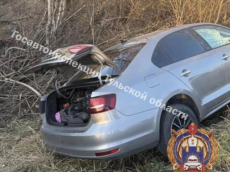 Volkswagen Jetta съехал в кювет на трассе М-4 «Дон» под Тулой