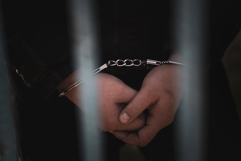 Обещал сидеть дома и смотреть ТВ: Копрофила из Петербурга арестовали за сексуальный шантаж